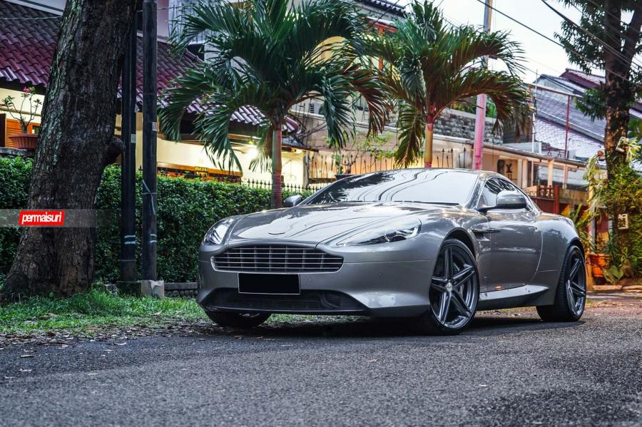  Aston Martin DB9 on Vossen Wheels (VFS5) 2017 года  (фото 1 из 11)